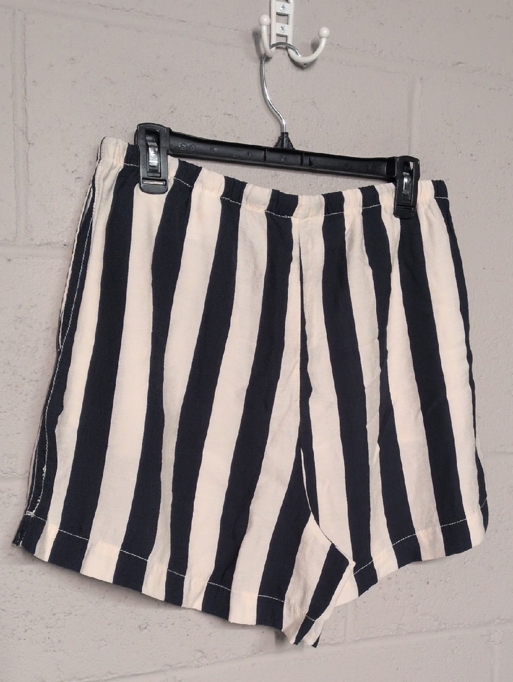 H&M Women’s Vertical Stripe Drawstring Bermuda Shorts, Med, NWT, Coastal - Picture 6 of 8